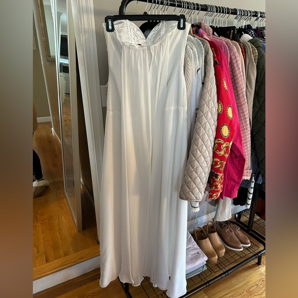 White gown - Picture 3 of 4